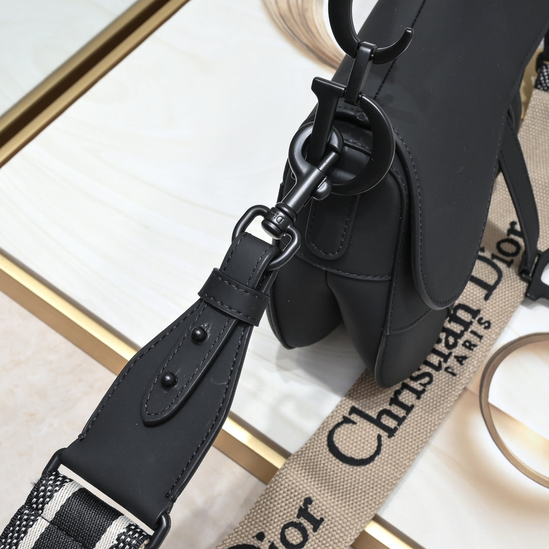 B1W35D115 Popular leather bag