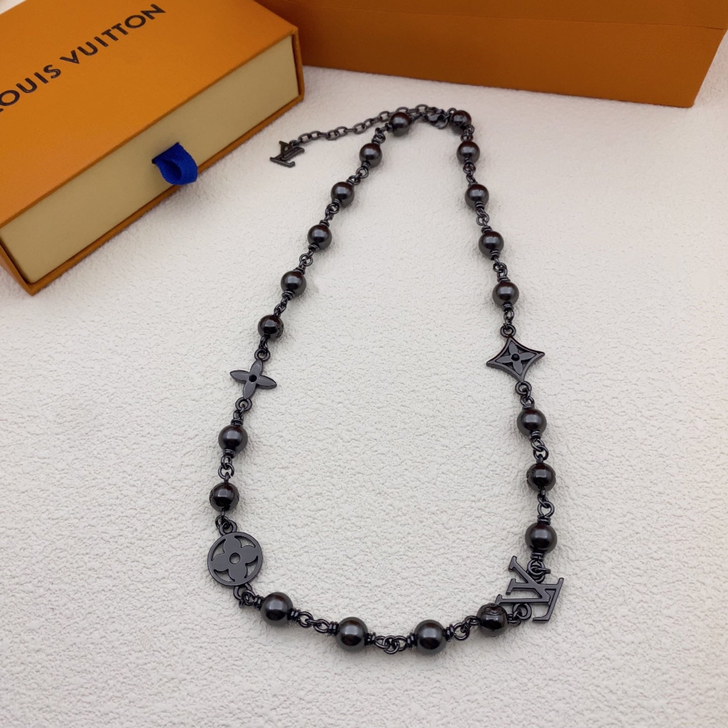 X1Q85E340X Popular Necklaces. Bracelets