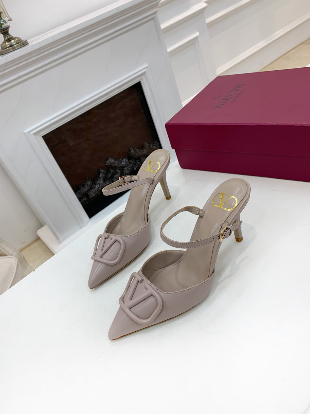 Z2YVL28 Popular leather  High heels