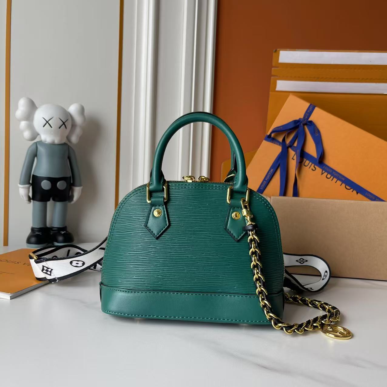 B1P46E95 Popular leather bag