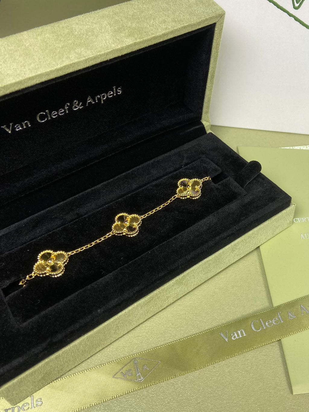 X5X94VA181K  Popular bracelets  5 flowers normal size1.5cm flower