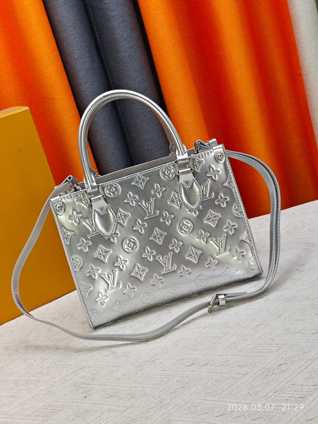 B1P36E34 Popular leather bag