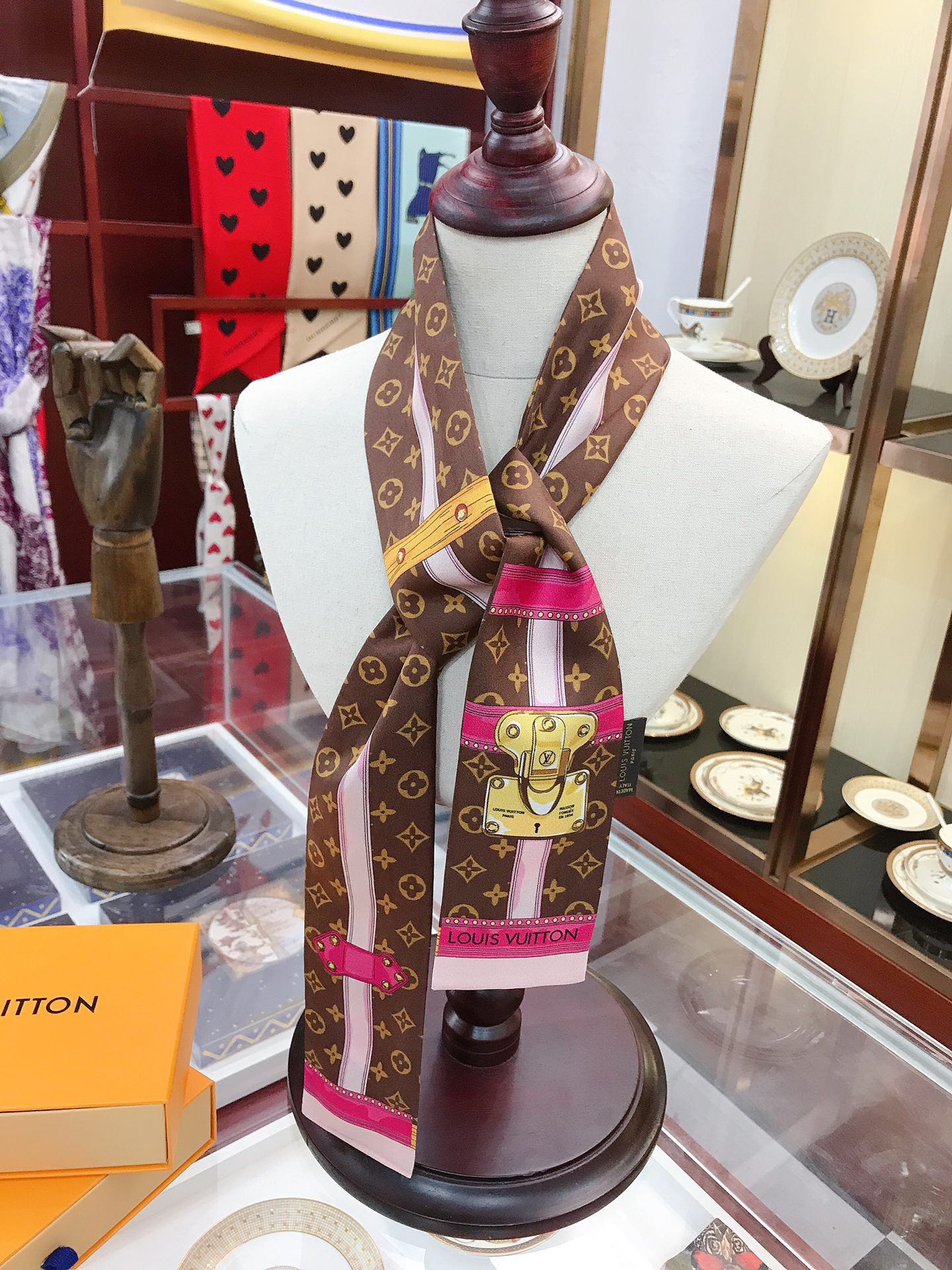 W1N86E8 Popular Silk Scarve