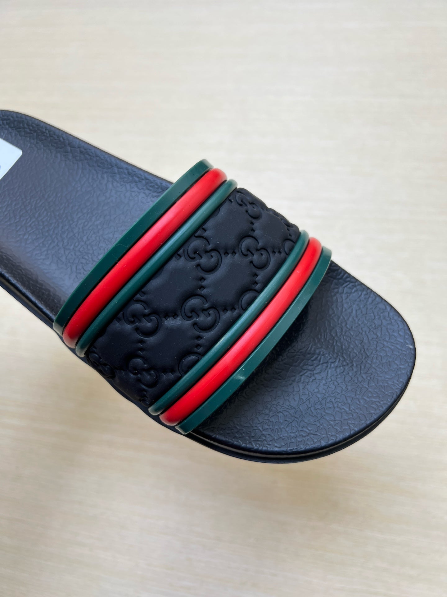 Z5X76B7  Popular slippers