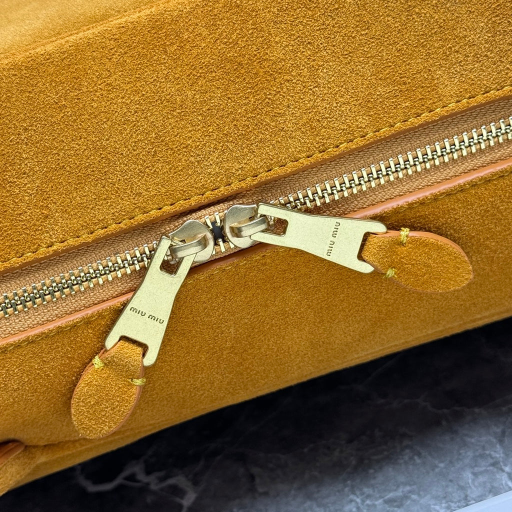 B1P36A28 Popular chamois leather bag