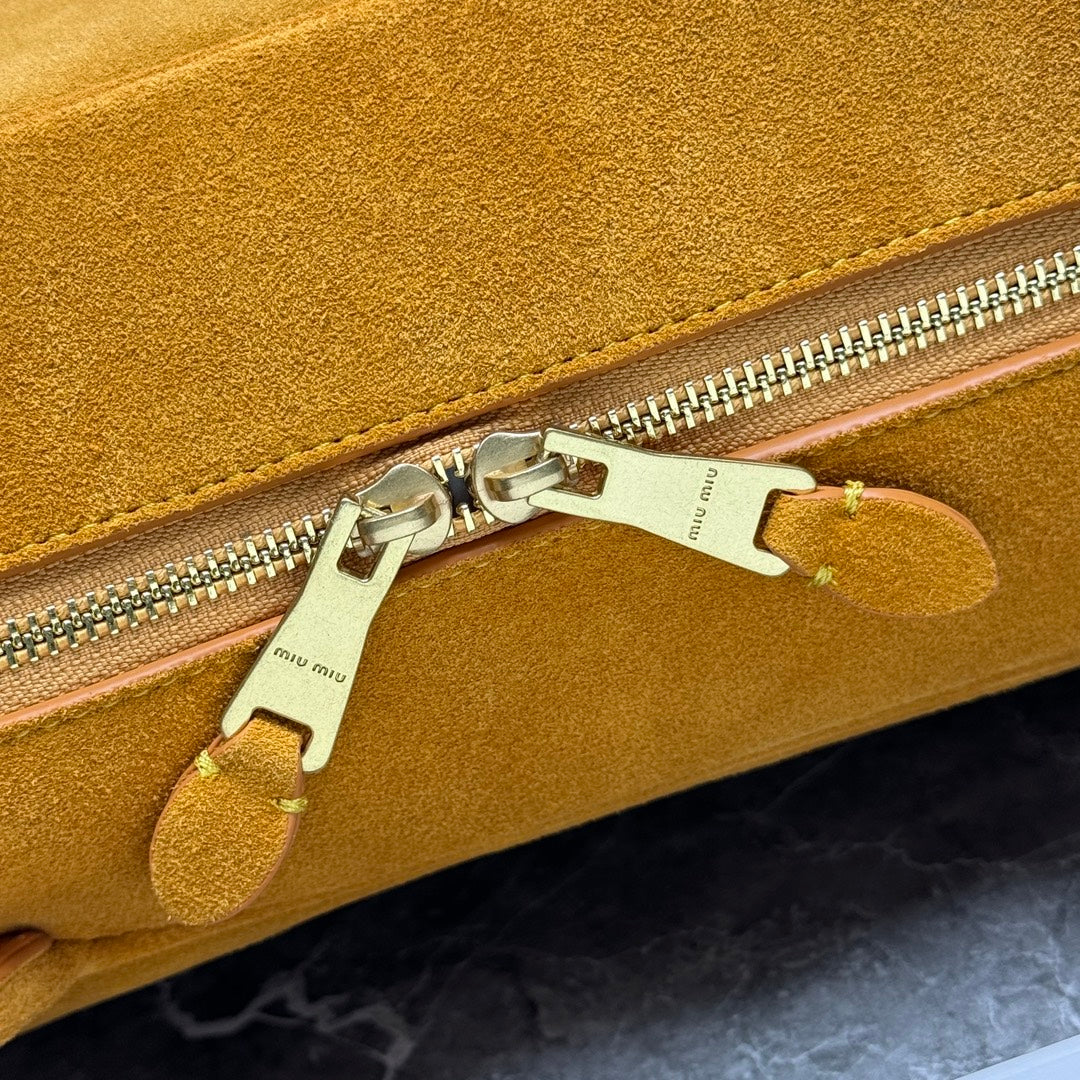 B1P36A28 Popular chamois leather bag