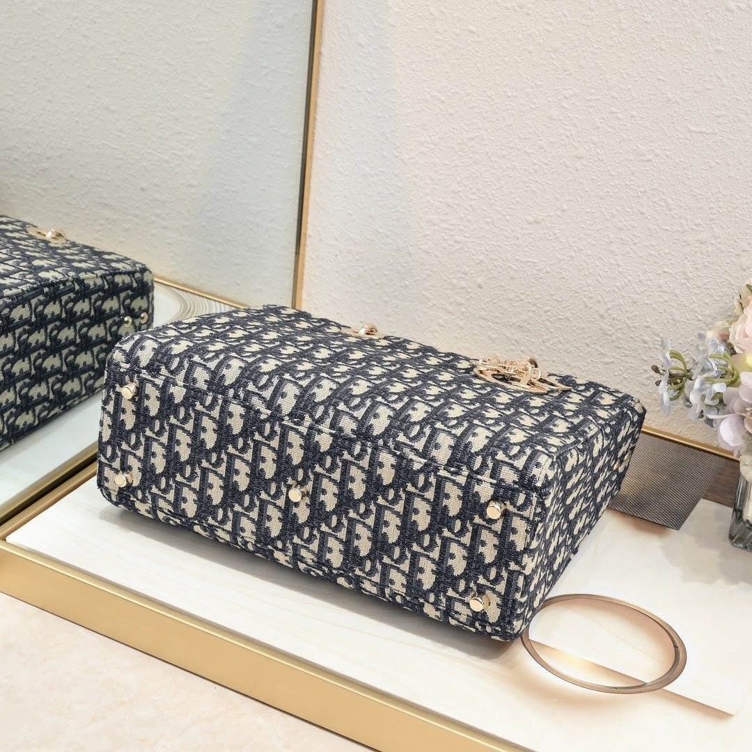 B1X54D439 Popular   embroidery bag