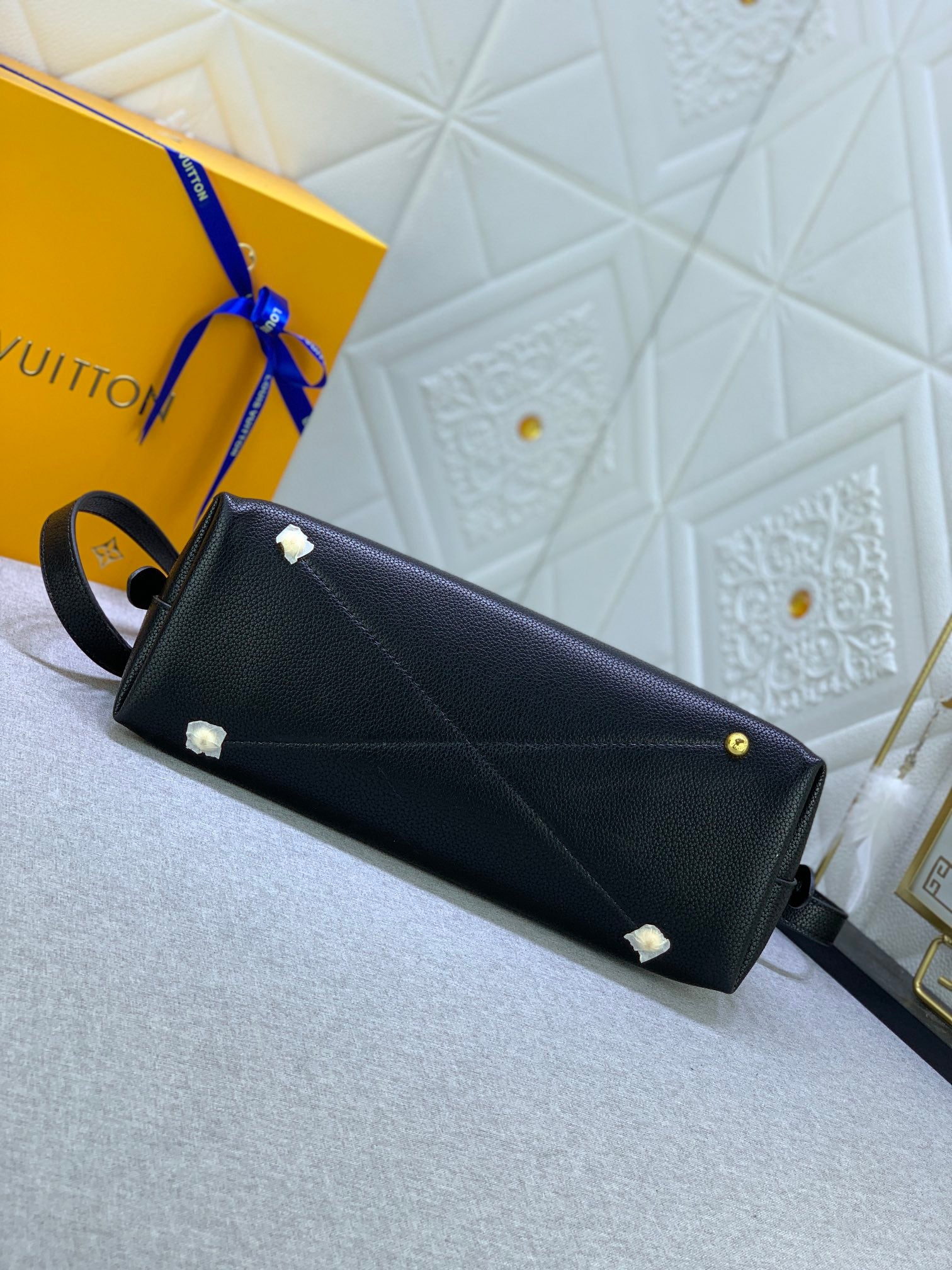 B12X44E319 Popular  leather bag 