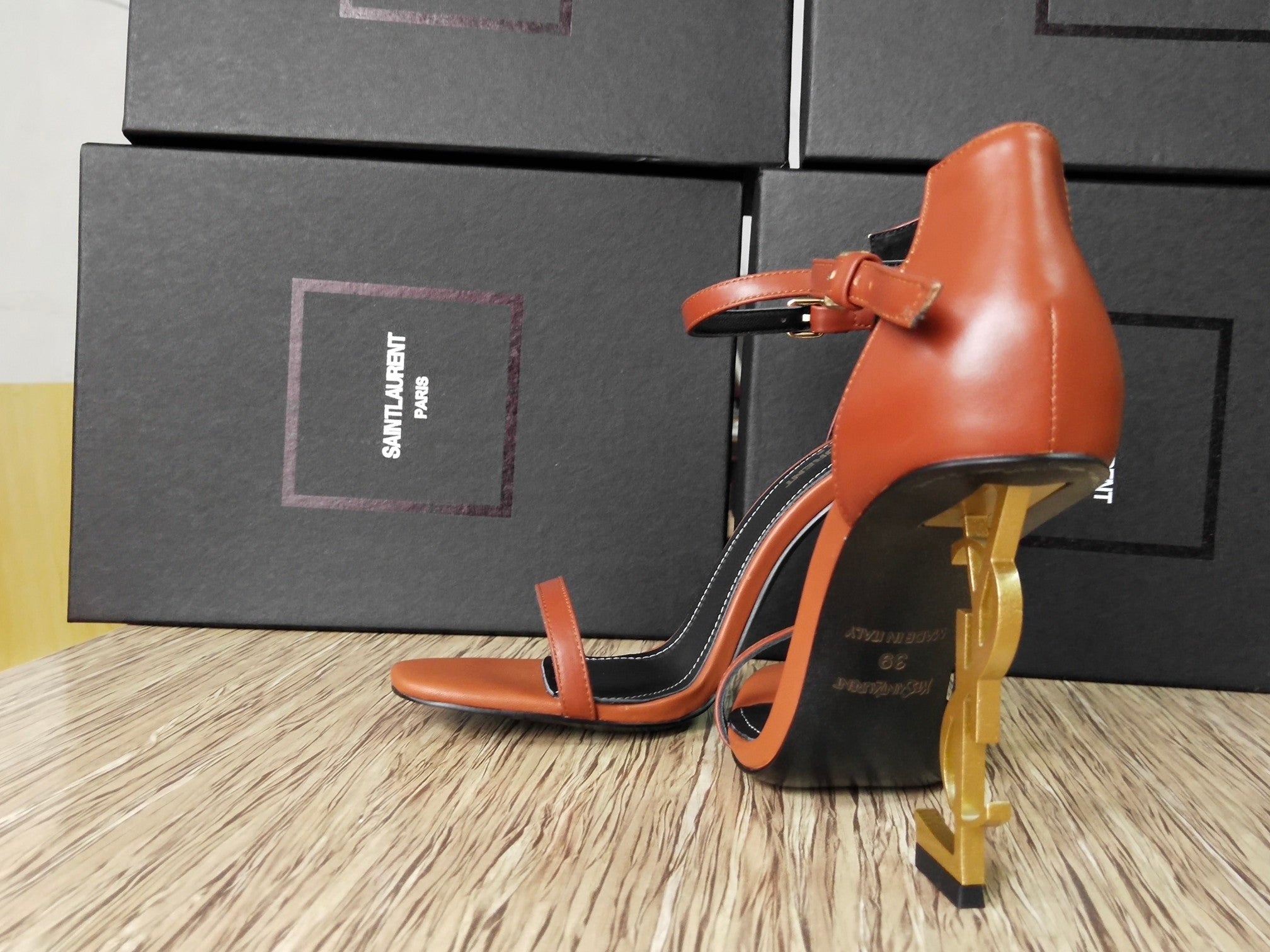 Z2XSL146 Popular leather high heels Heel high: 10.5cm