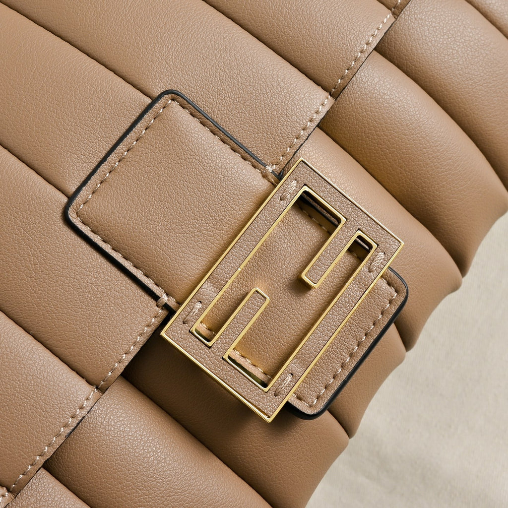 B1P36F106 Popular leather bag