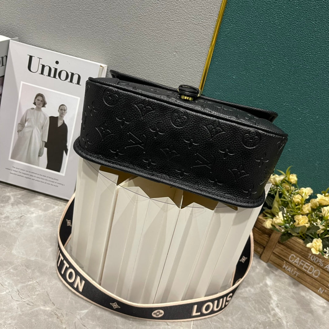 B12X44E318 Popular   leather bag 