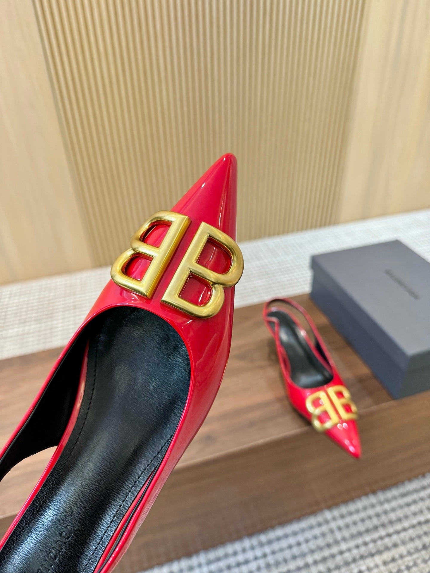 Z2Q55J45 Popular  leather High heels