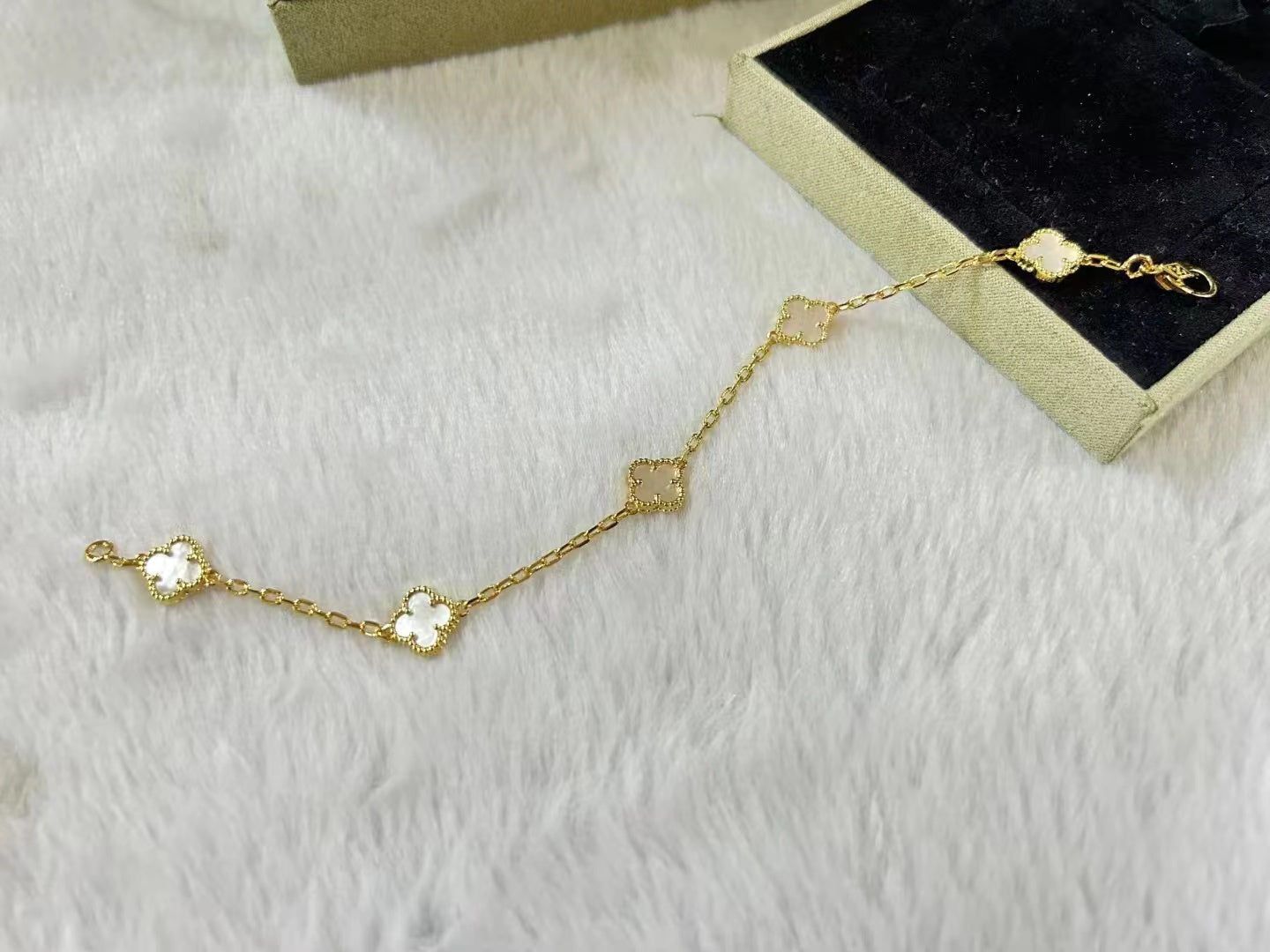 X5X94VA183K  Popular bracelets 6 flowers mini size 0.9cm flower
