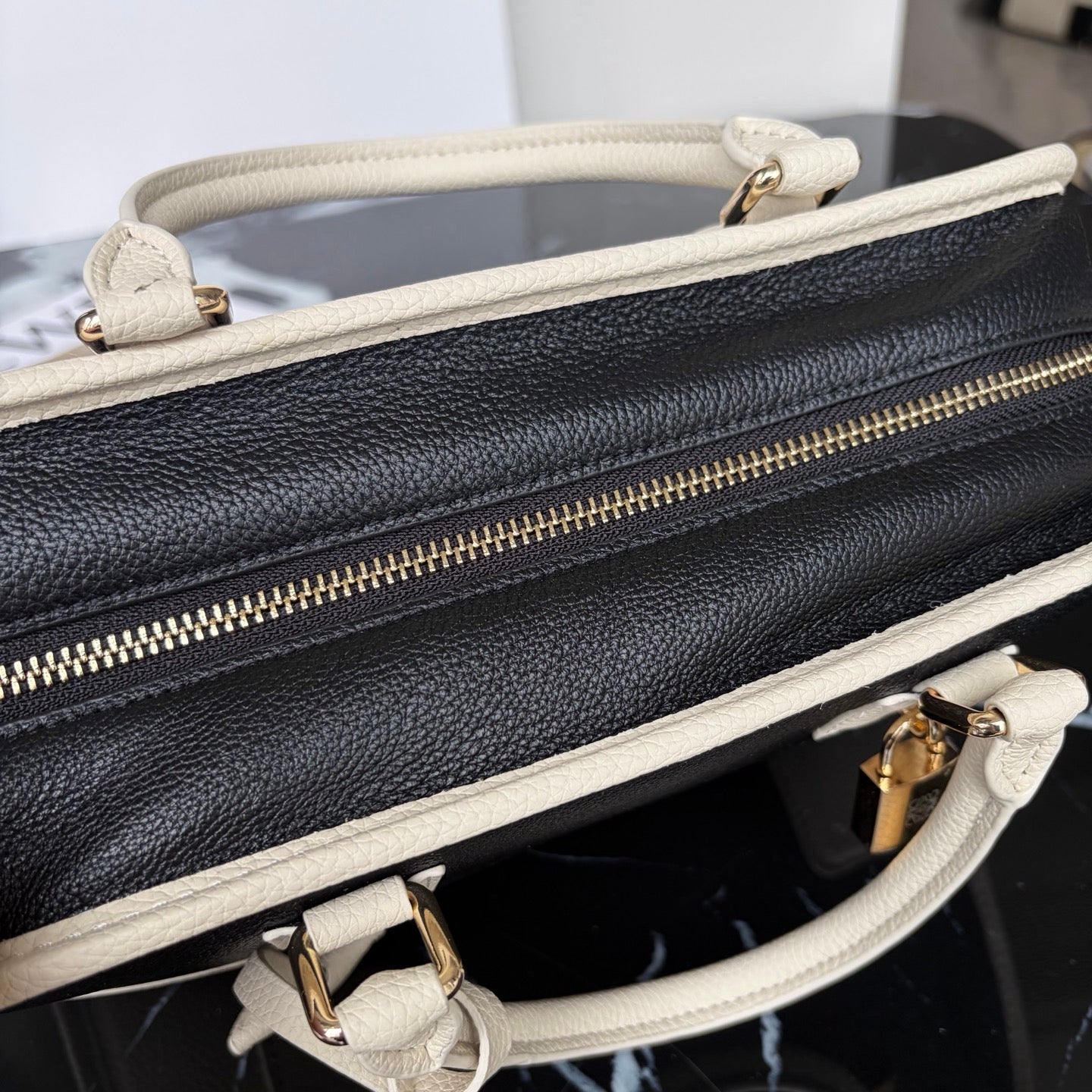 B1R66A12 Popular leather bag