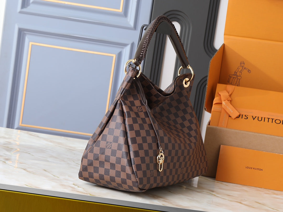 B1P46E67 Popular bag
