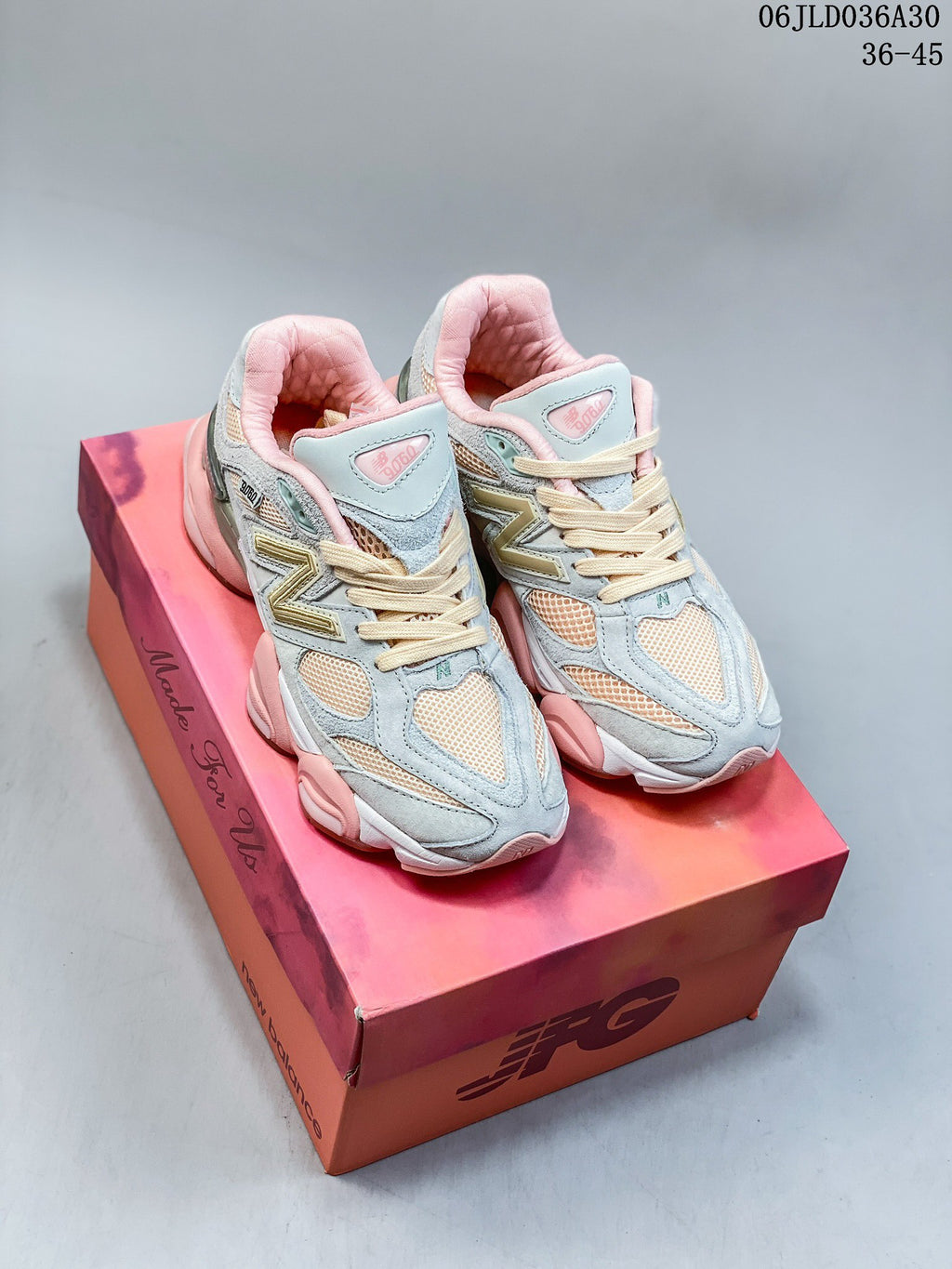 Z4XN189 Popular Sneakers
