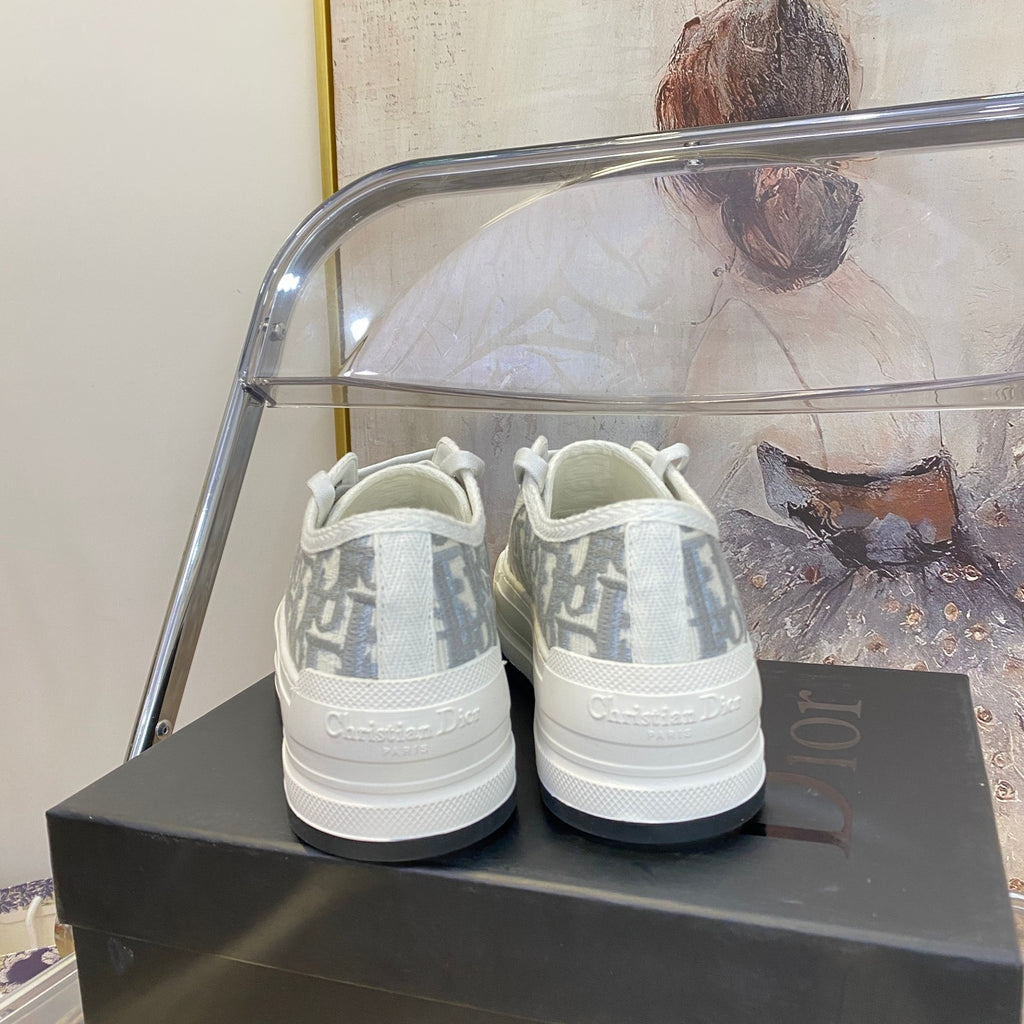 Z1XD67 Popular shoes