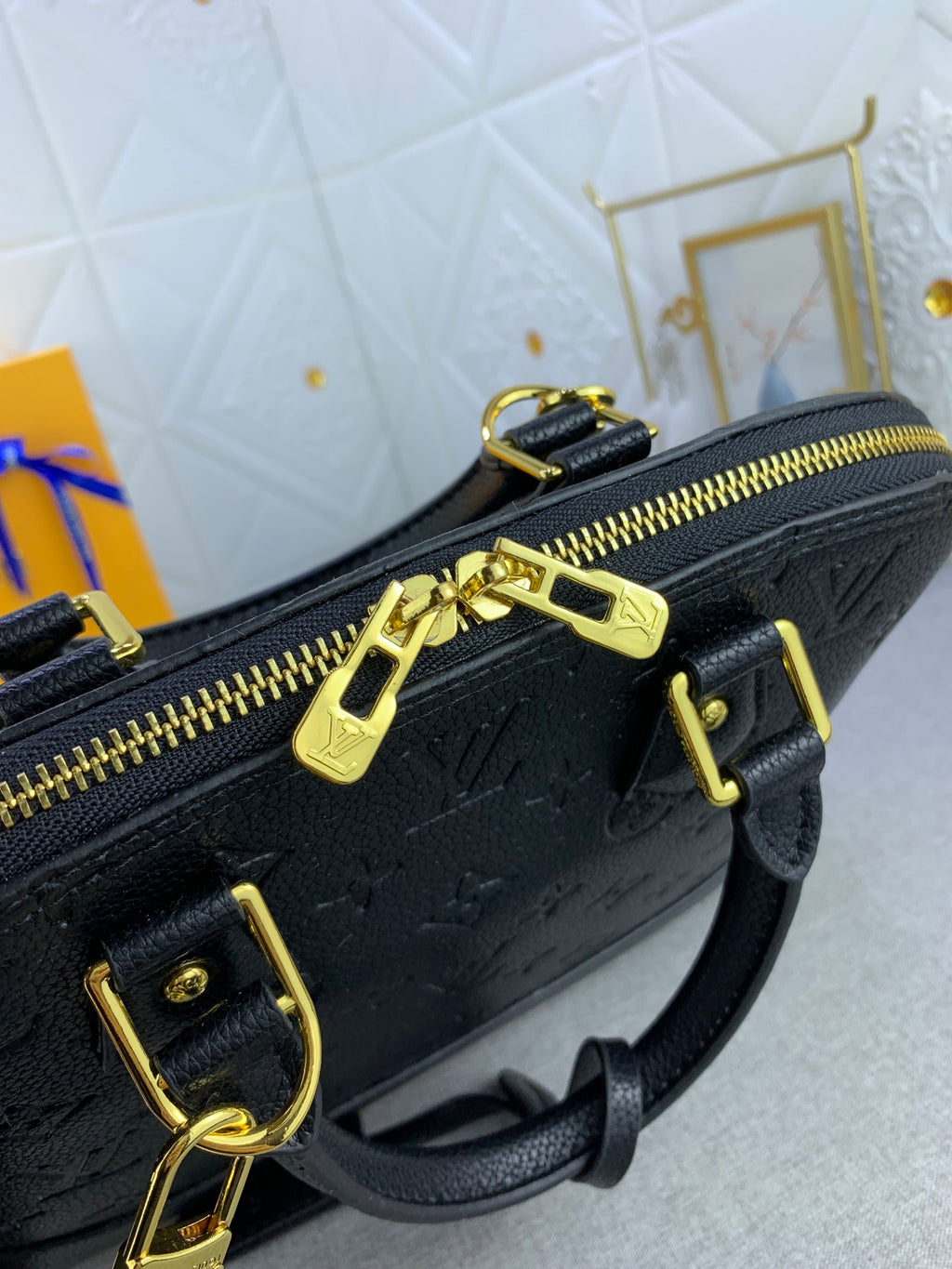 B12X44E319 Popular  leather bag 