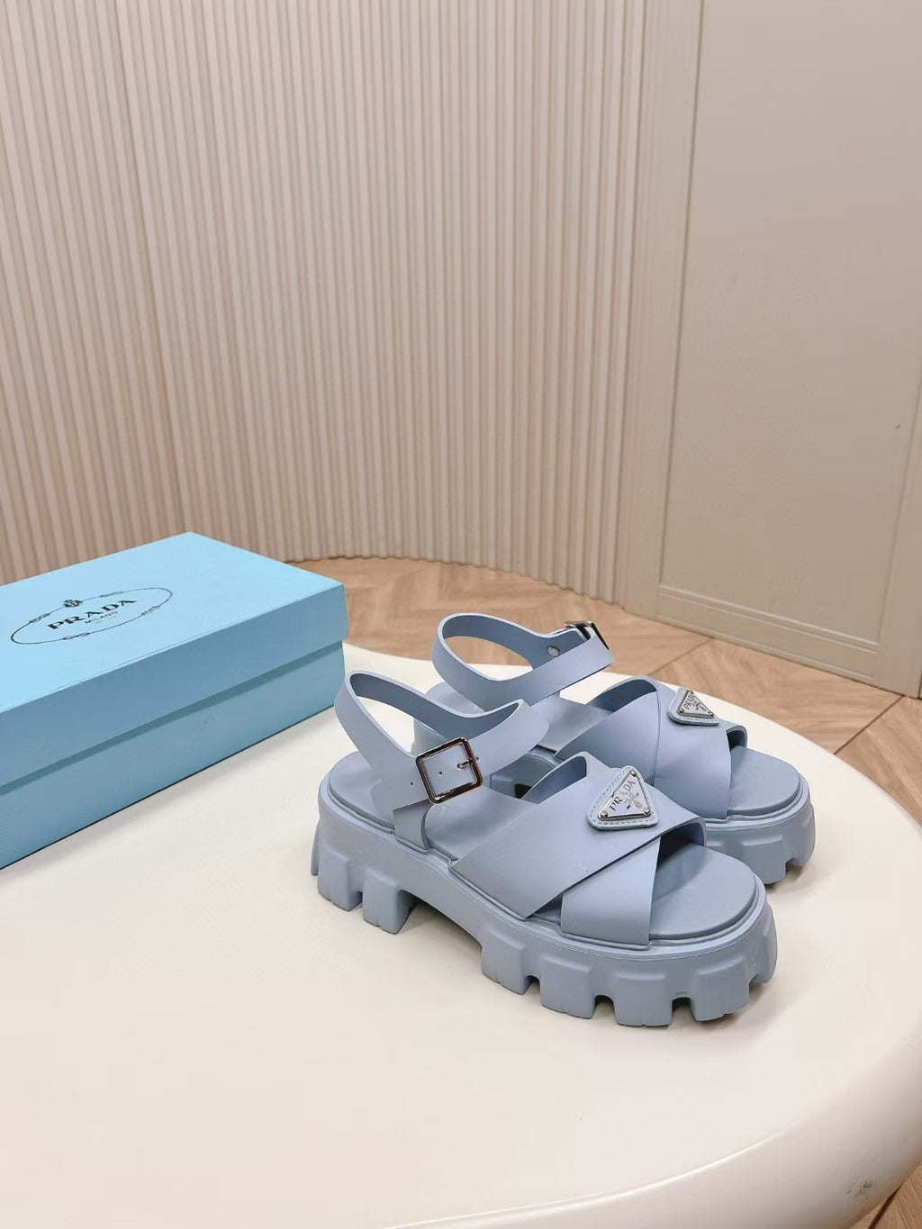 ZPX76P4 Popular sandals