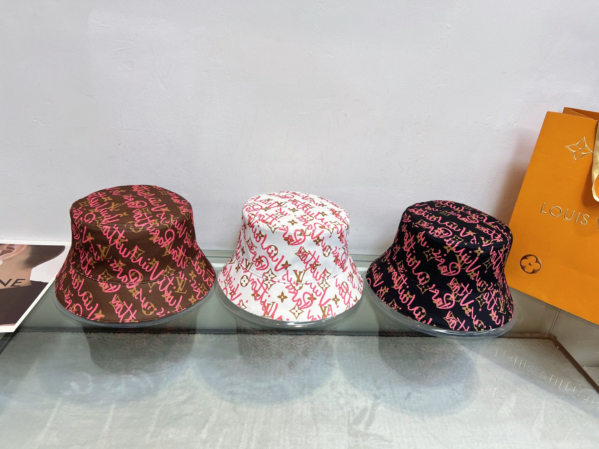 M1R76E23 Popular double-sided hat that can be worn