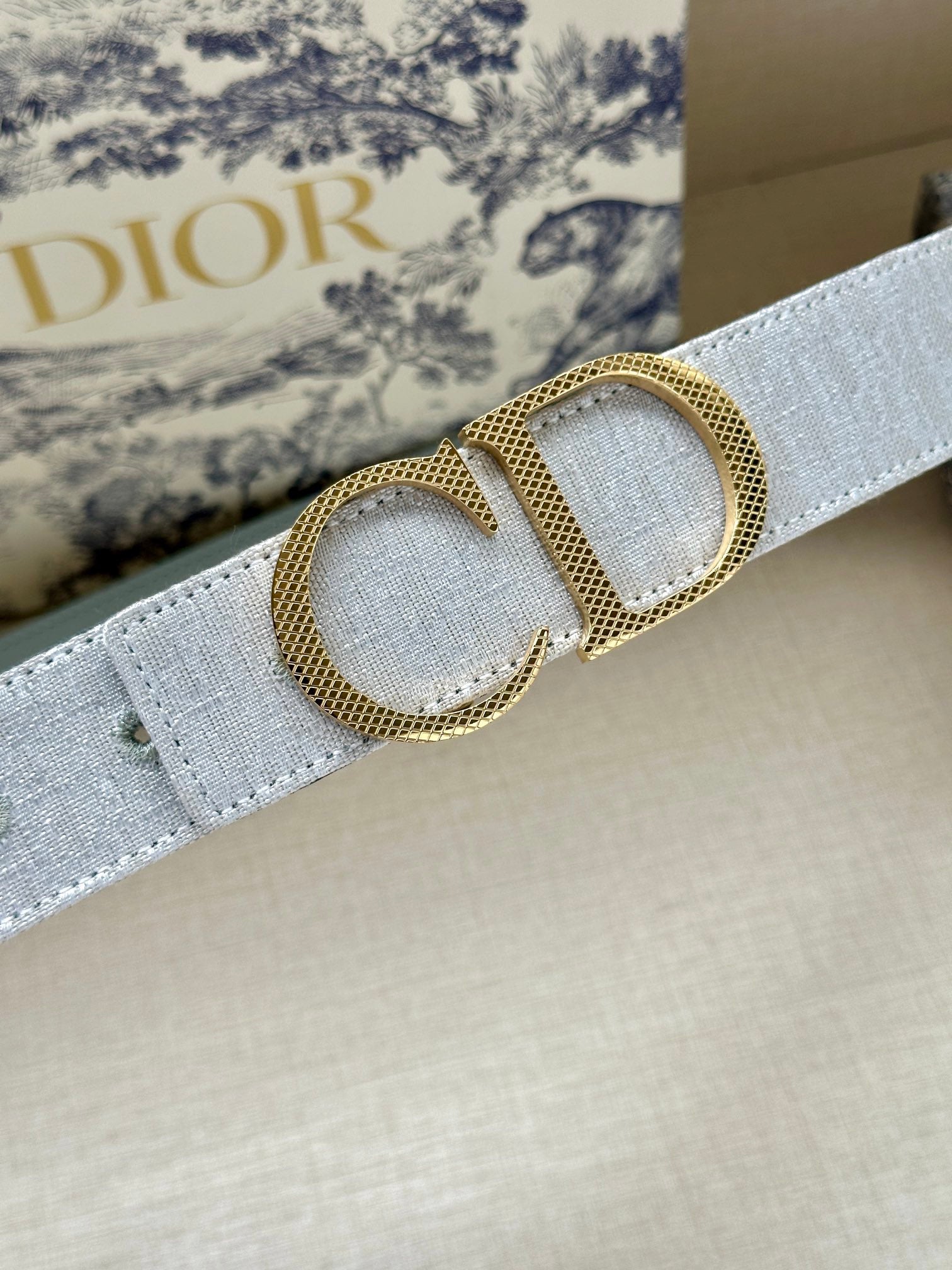 P1R55D197 Popular   High quality belt With full package