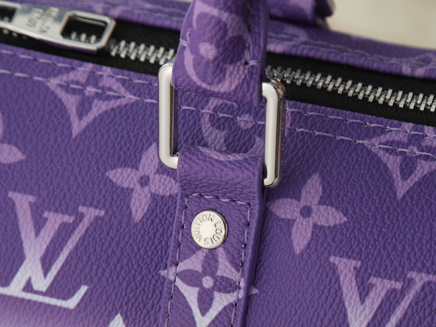 B1R76E50 Popular leather bag