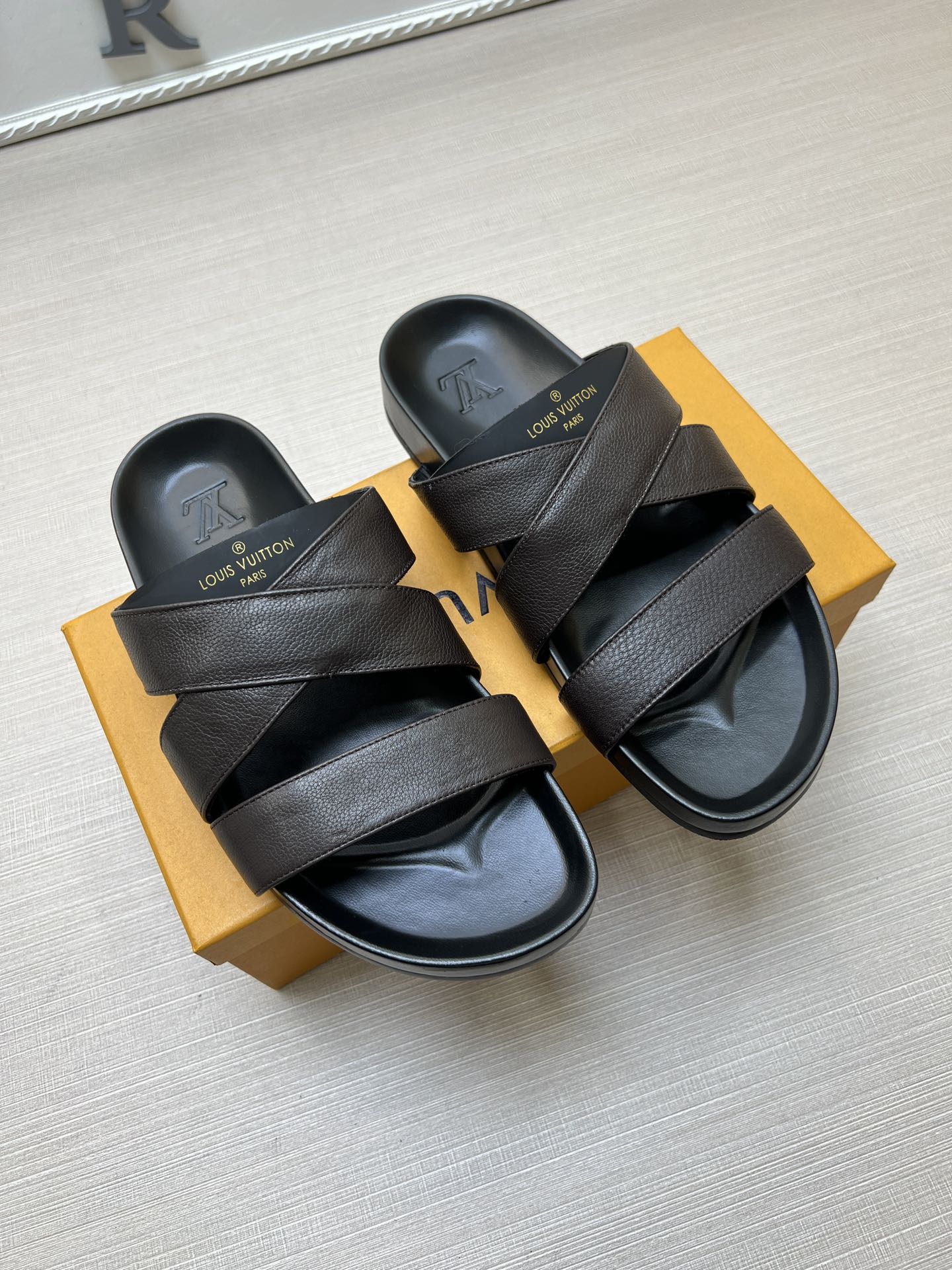 Z5ZE89 Popular slippers