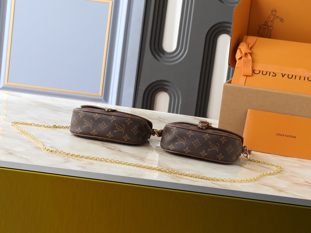 B1R115E158 Popular leather bag