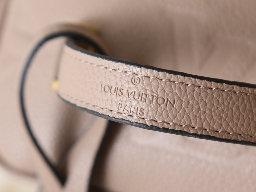 B1P76E2 Popular leather bag