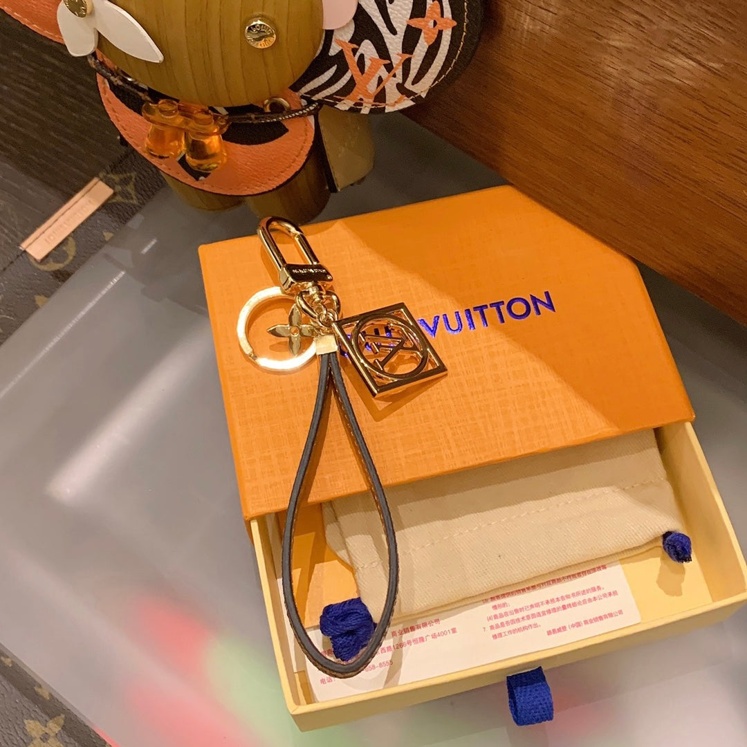 A1Z105E95 Popular bag 's charms accessories
