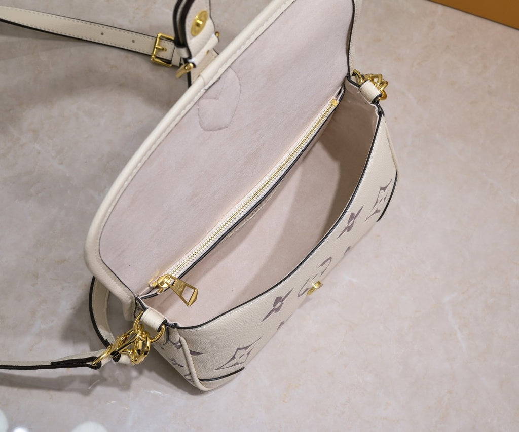 B1P36E40 Popular leather bag