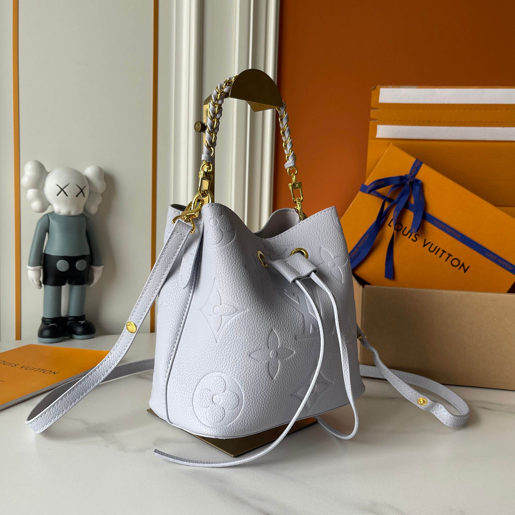 B1R15E33  Popular   leather bag