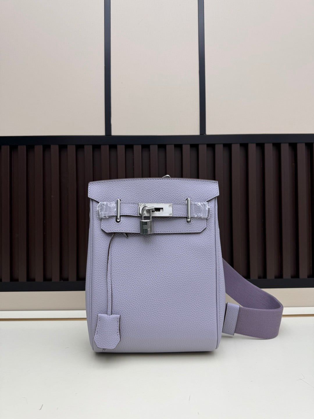 B1P36H46 Popular leather bag