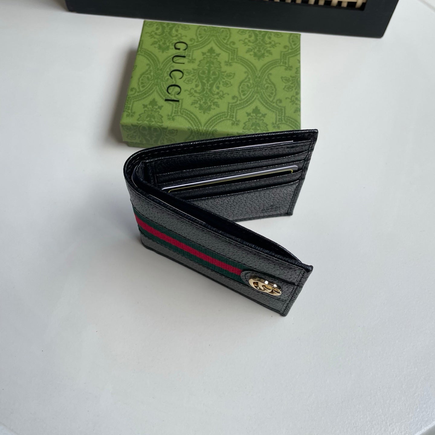 B1X46B8 Popular leather wallets ( with full packaging )