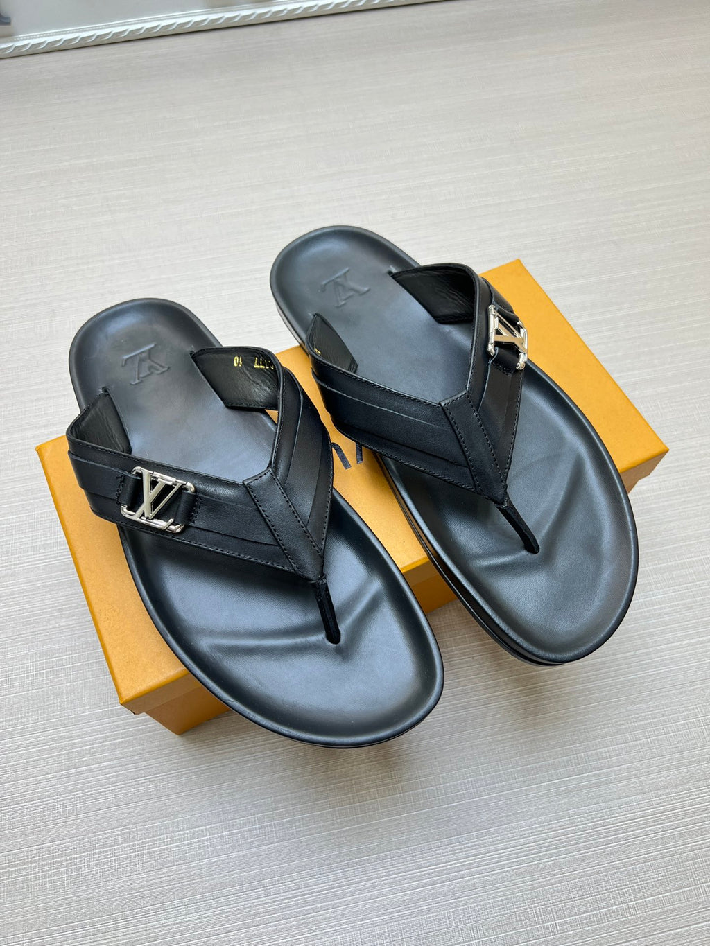Z5ZE86 Popular slippers