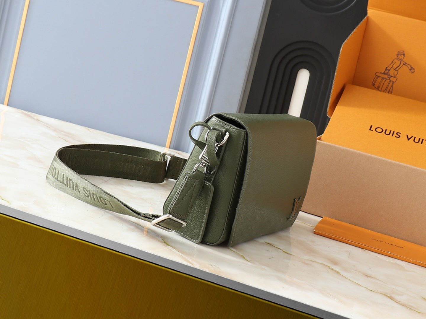 B1P36E77 Popular leather bag