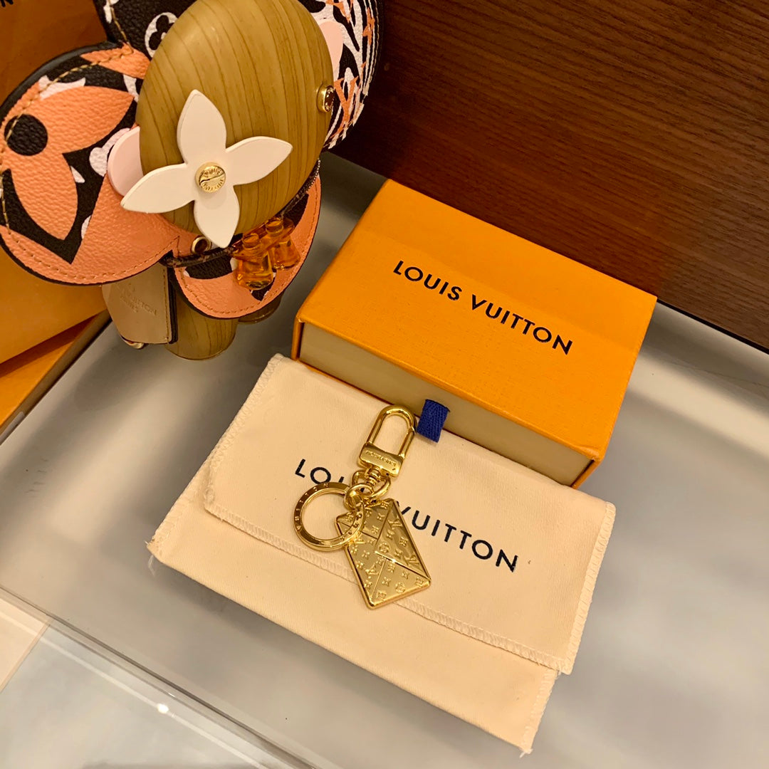 A1Q105E18 Popular bag 's charms accessories