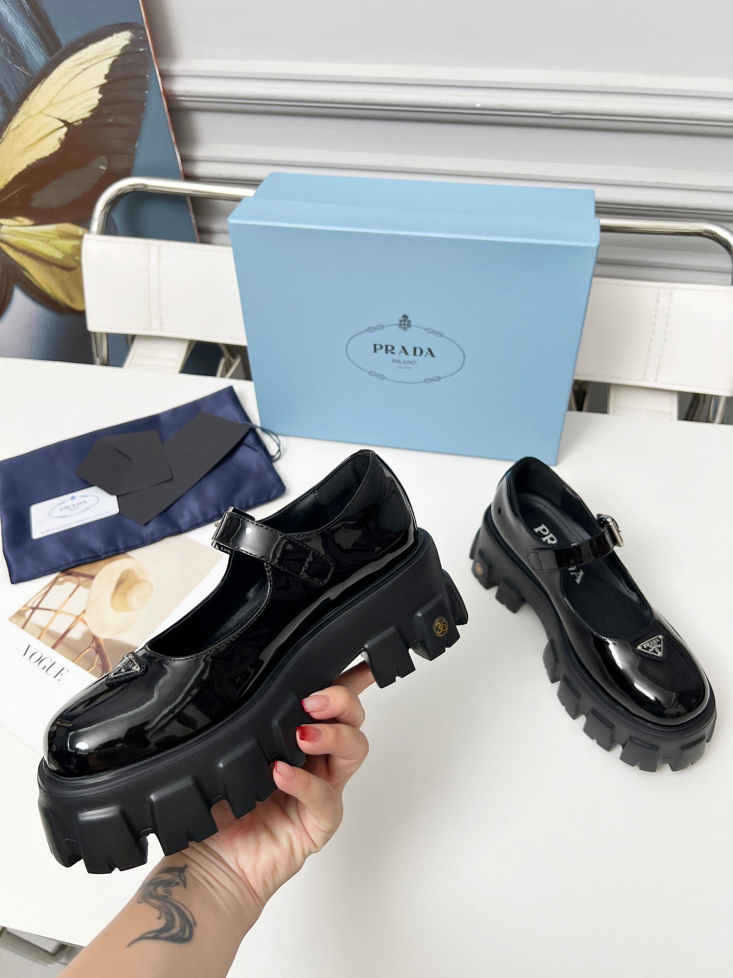 Z2Q95P143  Popular high-quality leather Shoes