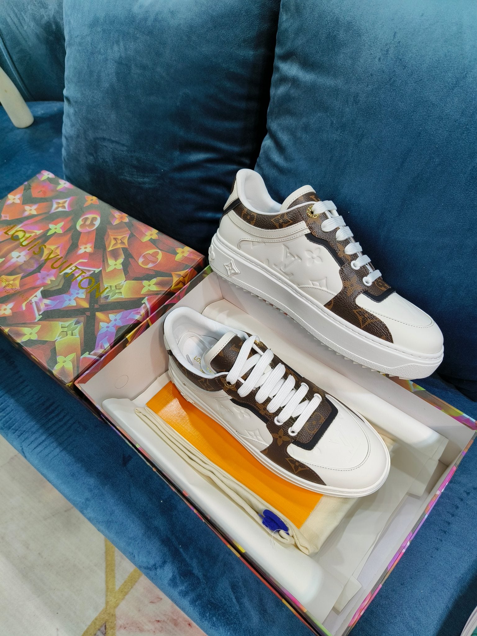 Z2YE45 Popular Sneakers
