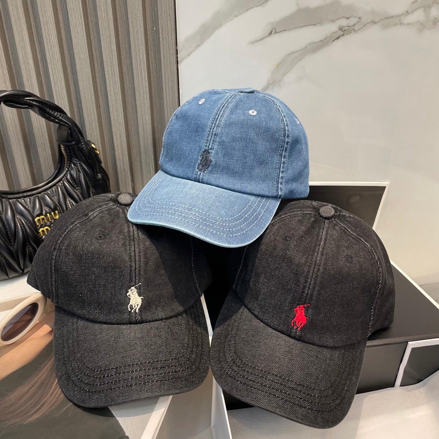 M1Q105A104 Popular hats