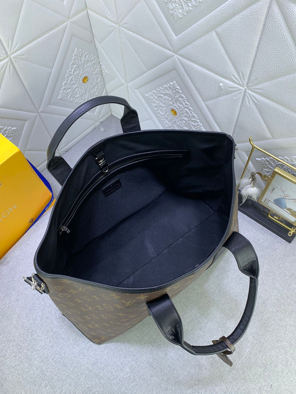 B12X44E350 Popular    leather bag 