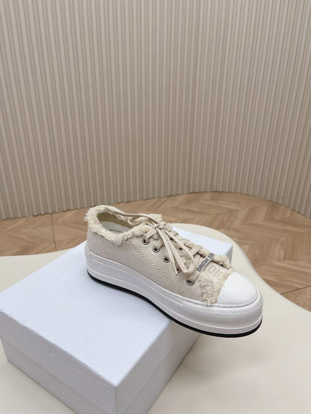 Z2Q105D428 Popular high-quality Shoes