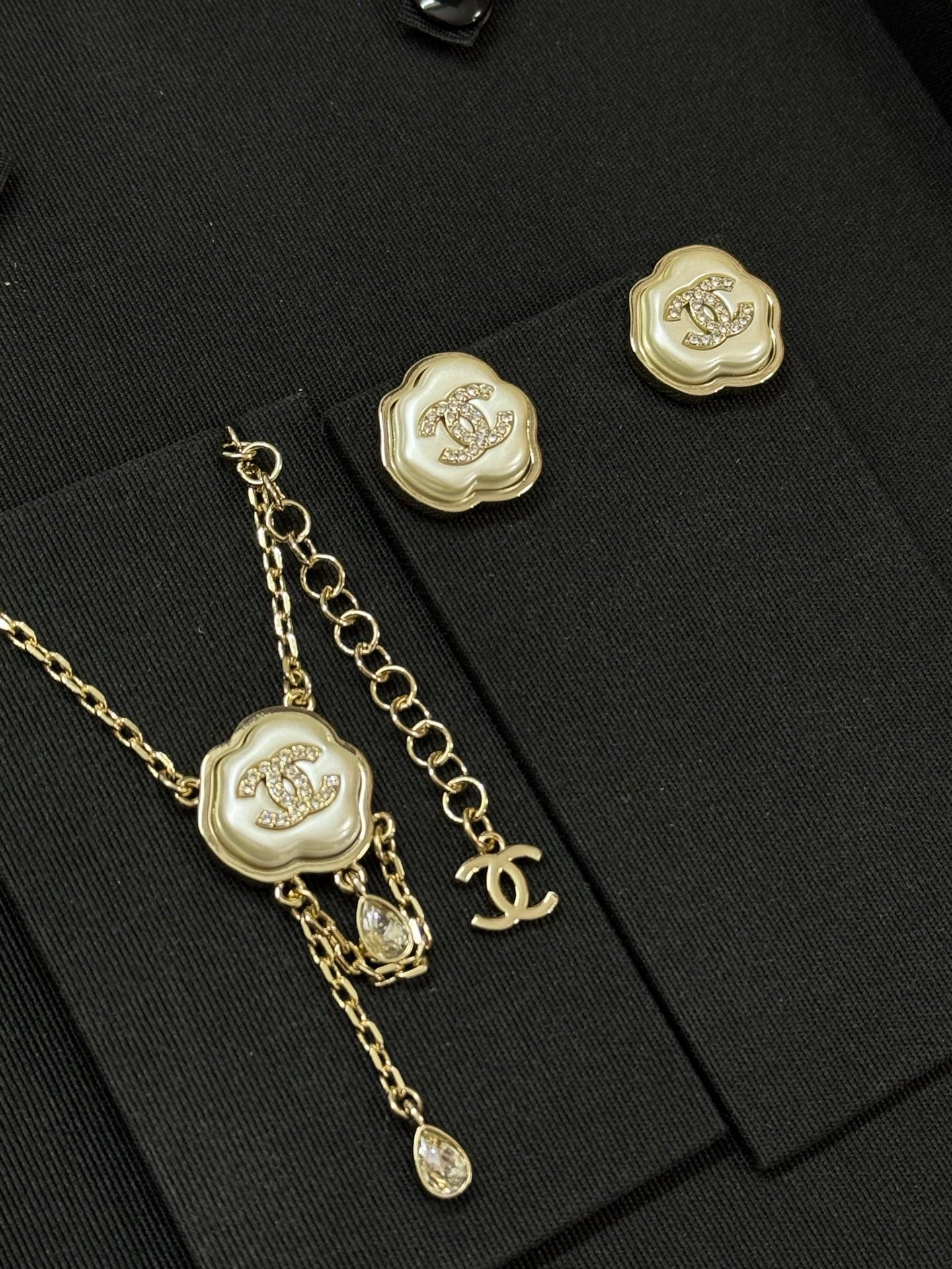 X1Q95C119X Popular Necklaces. Earrings