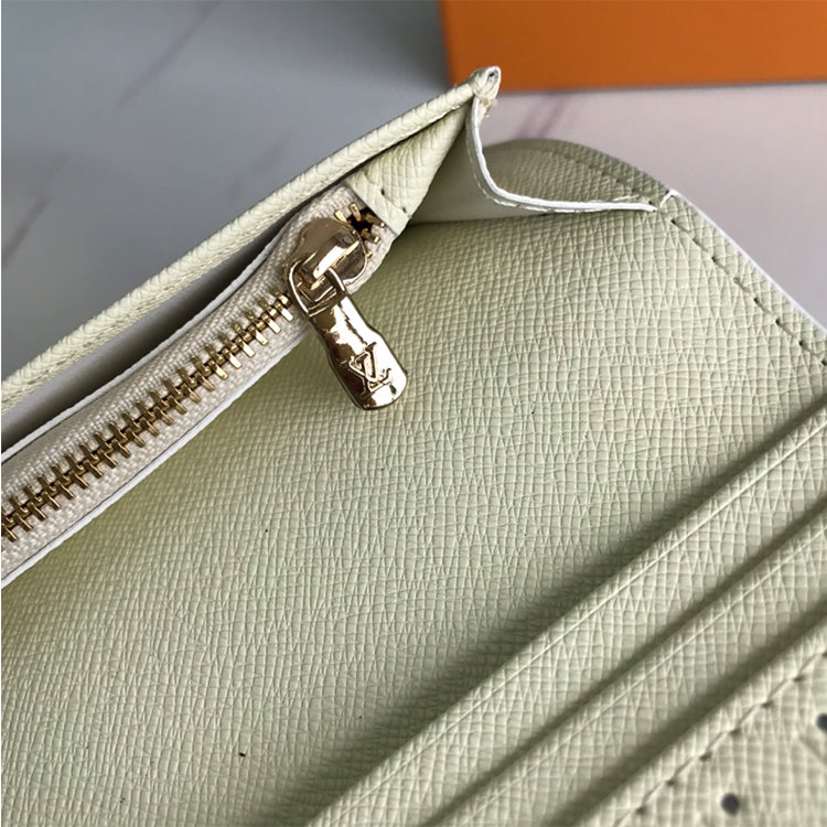 B1X31E2 Popular leather wallets