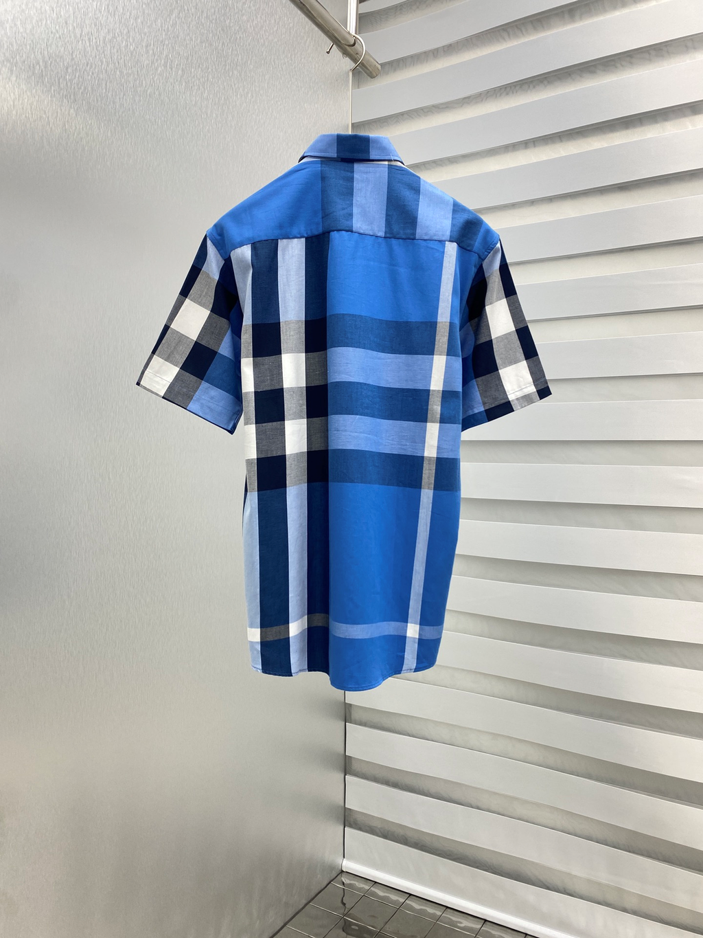 U1N46R15 Popular T-shirts