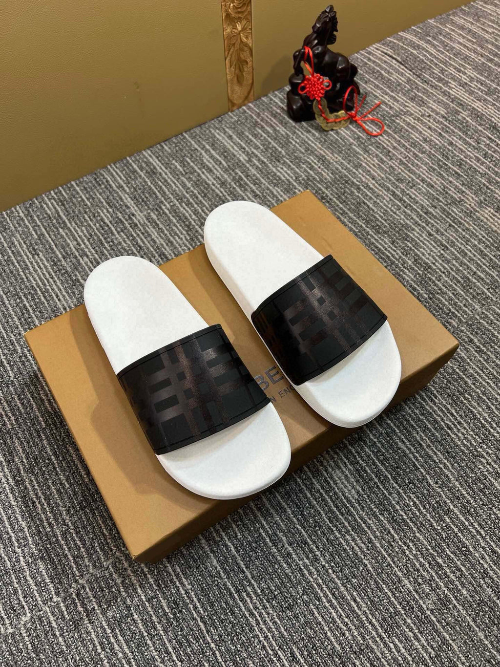 Z5Z35R261 Popular Slippers