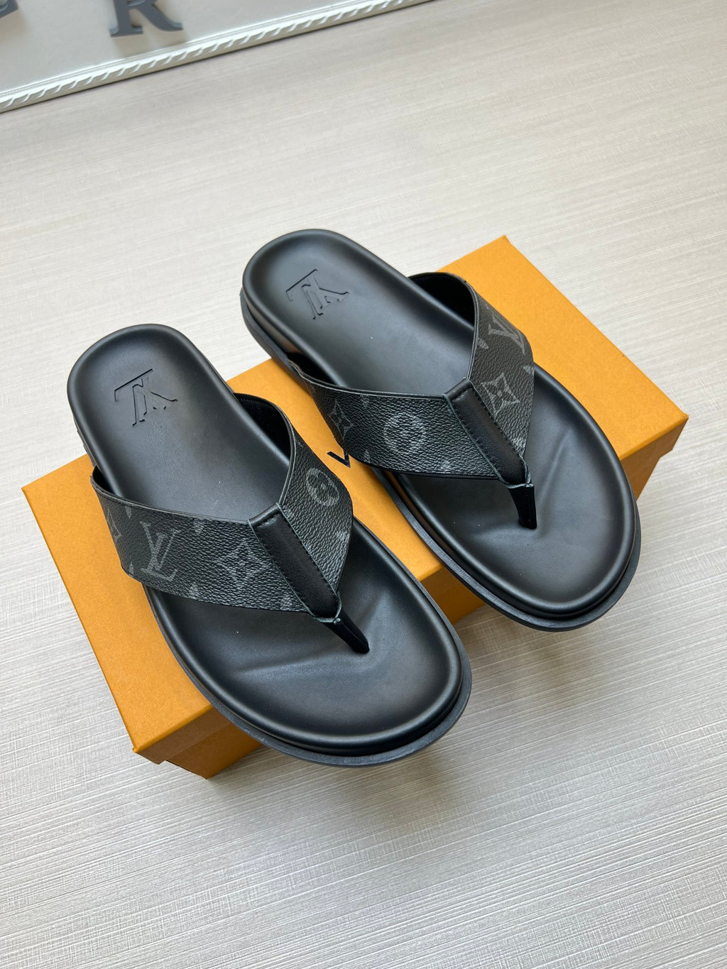 Z5ZE56 Popular slippers