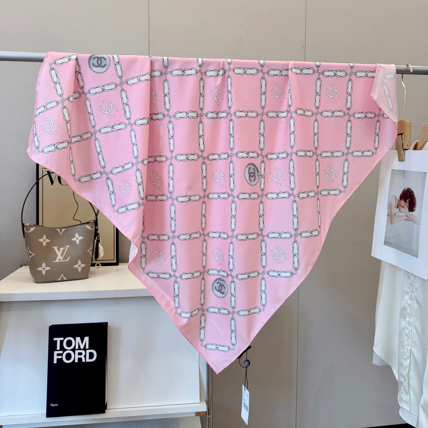 W1N36C7 Popular Silk Scarve