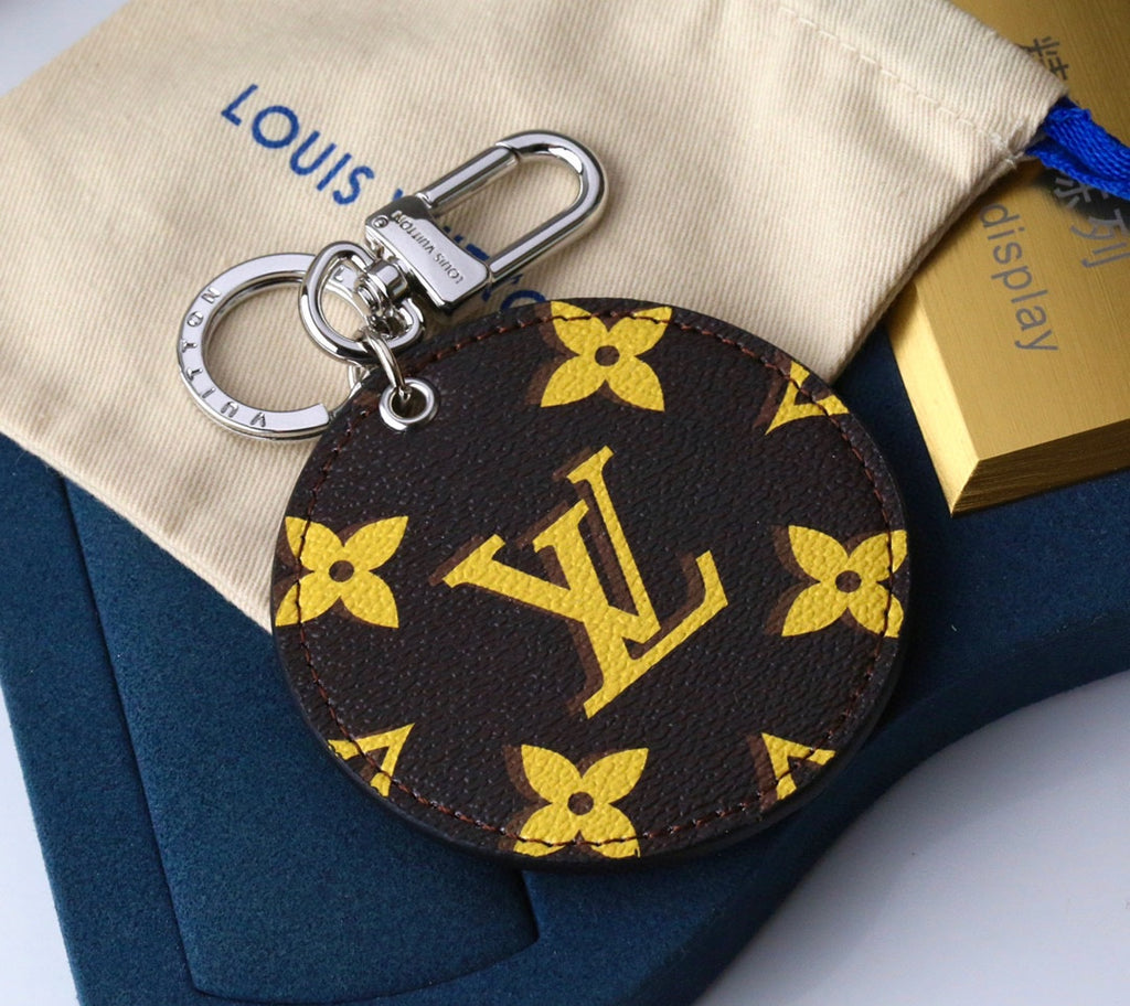 A1Z105E90 Popular bag 's charms accessories