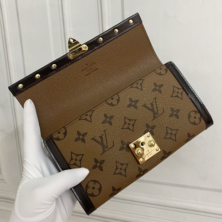 B1X41E10 Popular leather wallets